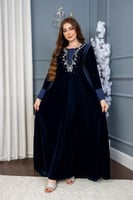 جلابية مخمل بتطريز في الصدر