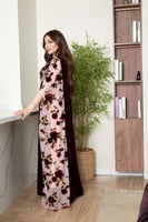 جلابية مخمل بتطريز شك وكرستالات في الصدر وتداخل ال...