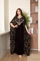 جلابية مخمل بتطريز شك وكرستالات في الصدر وتداخل ال...