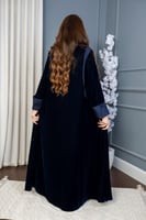 جلابية مخمل بتطريز في الصدر