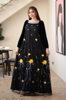 فستان مخمل ممزوج بالتل المطرز بالورد الاصفر