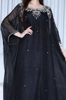 أسود