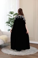 جلابية مخمل استقبال مطرزة باللول والكرستال وفتحة ف...