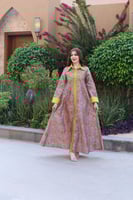 جلابية بخامة الشانتون المشجر بإضافة تطريز في الصدر...