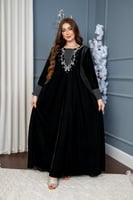 جلابية مخمل بتطريز في الصدر