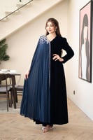 جلابية مخمل بتدخيلة الجورجيت كلوش وتطريز في الكتف