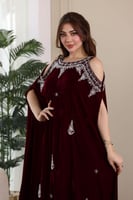 جلابية مخمل استقبال مطرزة باللول والكرستال وفتحة ف...