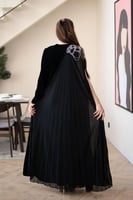 جلابية مخمل بتدخيلة الجورجيت كلوش وتطريز في الكتف