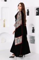 جلابية مخمل فراشة بتطريز شك يدوي في الصدر ممزوجة ب...