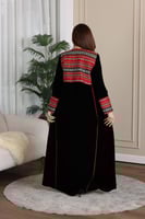 جلابية مخمل ممزوجة بقماش السدو التراثي