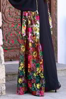 جلابية كريب بحريني بجوانب شالكي ملون وأكسسوارات في...