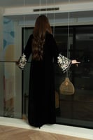 جلابية مخمل بتطريز شك و كمبيوتر في الاكمام والصدر