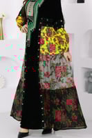 اصفر وجوانب رمادي واسود