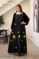 فستان مخمل ممزوج بالتل المطرز بالورد الاصفر