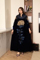 جلابية مخمل ممزوجة بخامة التفتة في الصدر وتطريز من...