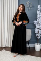 جلابية مخمل بتطريز ملون جميل في الصدر والاكمام