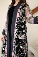 جلابية مخمل قطعتين بإضافة تل مطرز وموديل فتحة في ا...