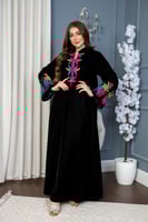 جلابية مخمل بتطريز ملون جميل في الصدر والاكمام