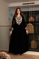 جلابية مخمل بتطريز شك و كمبيوتر في الاكمام والصدر