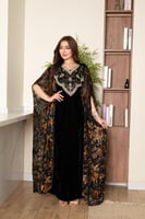 جلابية مخمل بتطريز شك وكرستالات في الصدر وتداخل ال...