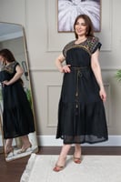 جلابية لينن ( نسائية ) بتطريز رائع في الصدر