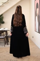 جلابية مخمل بتطريز شك يدوي في الرقبة والاكمام