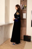 جلابية مخمل ممزوجة بخامة التفتة في الصدر وتطريز من...