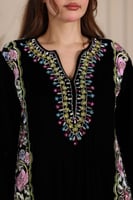 جلابية مخمل بتطريز شك يدوي والتل المطرز