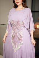 جلابية جورجيت كسرات بكلفة تطريز الطاووس في الوسط