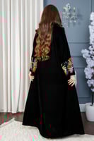 جلابية مخمل بتطريز ملون جميل في الصدر والاكمام