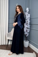 جلابية مخمل بتطريز في الصدر