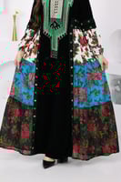 ابيض وجوانب أزرق واسود