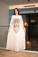 جلابية جورجيت كسرات بكلفة تطريز الطاووس في الوسط