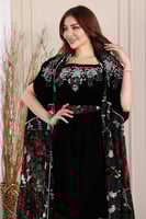 جلابية مخمل قطعتين بتطريز شك وكرستالات ممزوجة بخام...