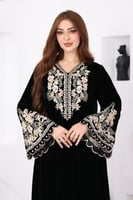 جلابية مخمل بتطريز شك و كمبيوتر في الاكمام والصدر