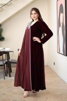 جلابية مخمل بتدخيلة الجورجيت كلوش وتطريز في الكتف