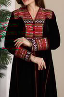 جلابية مخمل ممزوجة بقماش السدو التراثي