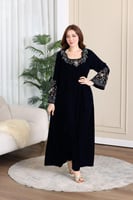 جلابية مخمل بتطريز شك يدوي في الرقبة والاكمام