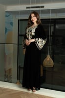 جلابية مخمل بتطريز شك و كمبيوتر في الاكمام والصدر