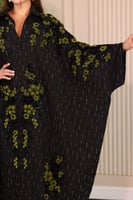 اسود تطريز تفاحي ( ممزوج بفصوص )