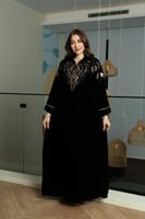 جلابية مخمل برقبة قلاب و تطريز في الصدر والكمام