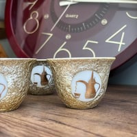 فنجال ياباني اصدار قديم - يحمل شعار الدلة