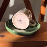 كوب قهوة من البورسلين بتصميم المقهى من ‎بيلا ميزون...