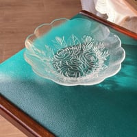 صحن زجاجي ، فنتج أنيق