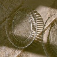 صحون زجاجية مزخرفة فنتج