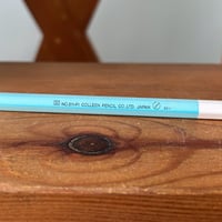 قلم رصاص صناعة يابانية فنتج