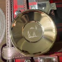 صحن ستانلس ستيل فنتج يحمل شعار الجمل