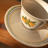 ‎فنجان قهوة نمط "ليمنسيلو" (Lemoncello) المصنوع من...