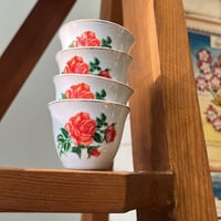 فنجال مورد اصدار قديم | ختم صيني احمر