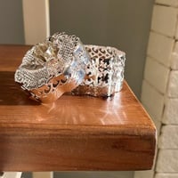 علبة حديد اصدار قديم